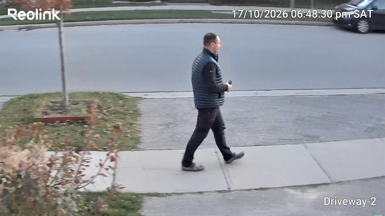 OMVI 2i Ultra tracking a person crossing the driveway